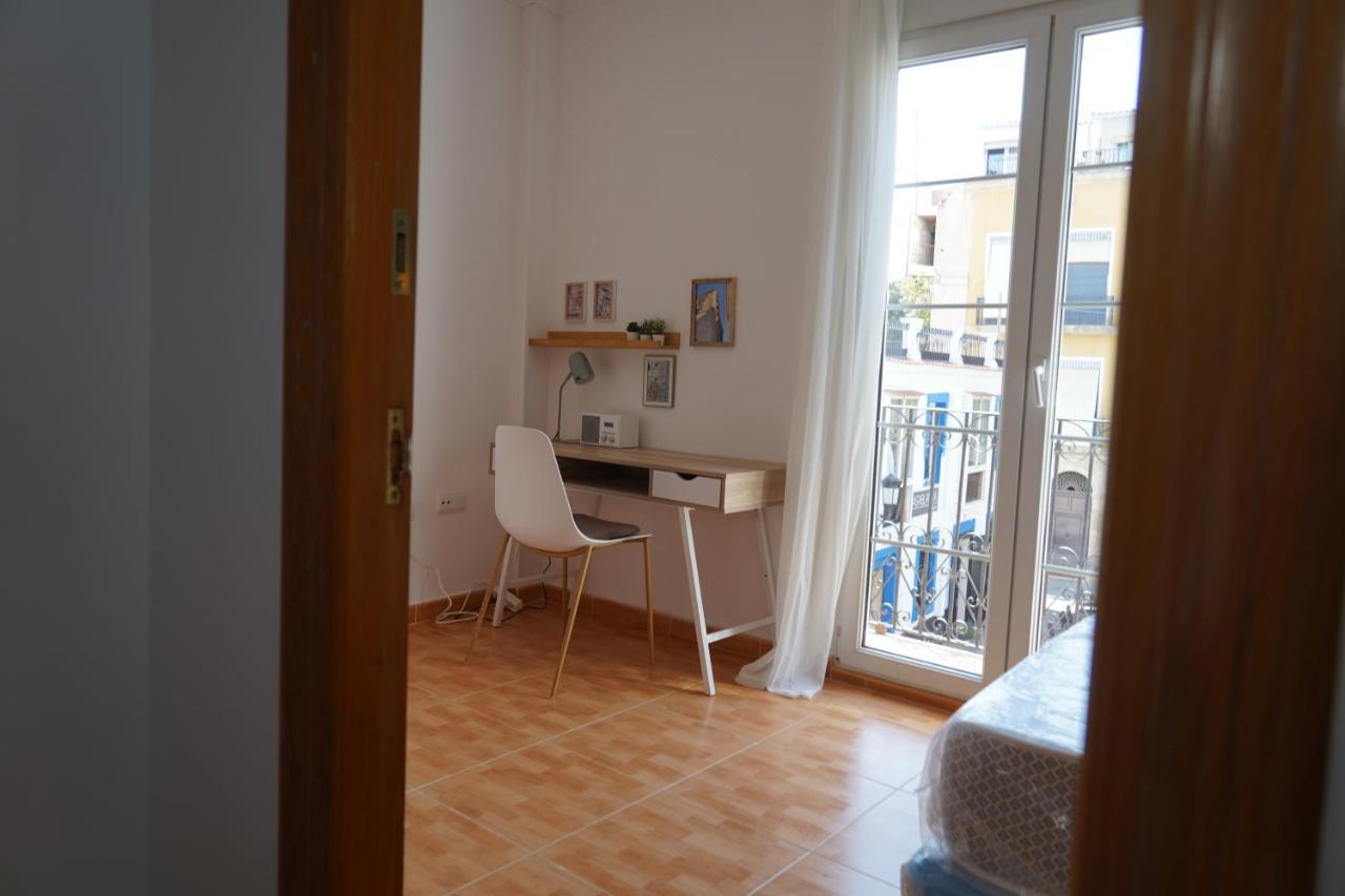 Edificio Amarillo En El Barrio Apartment Аликанте Екстериор снимка