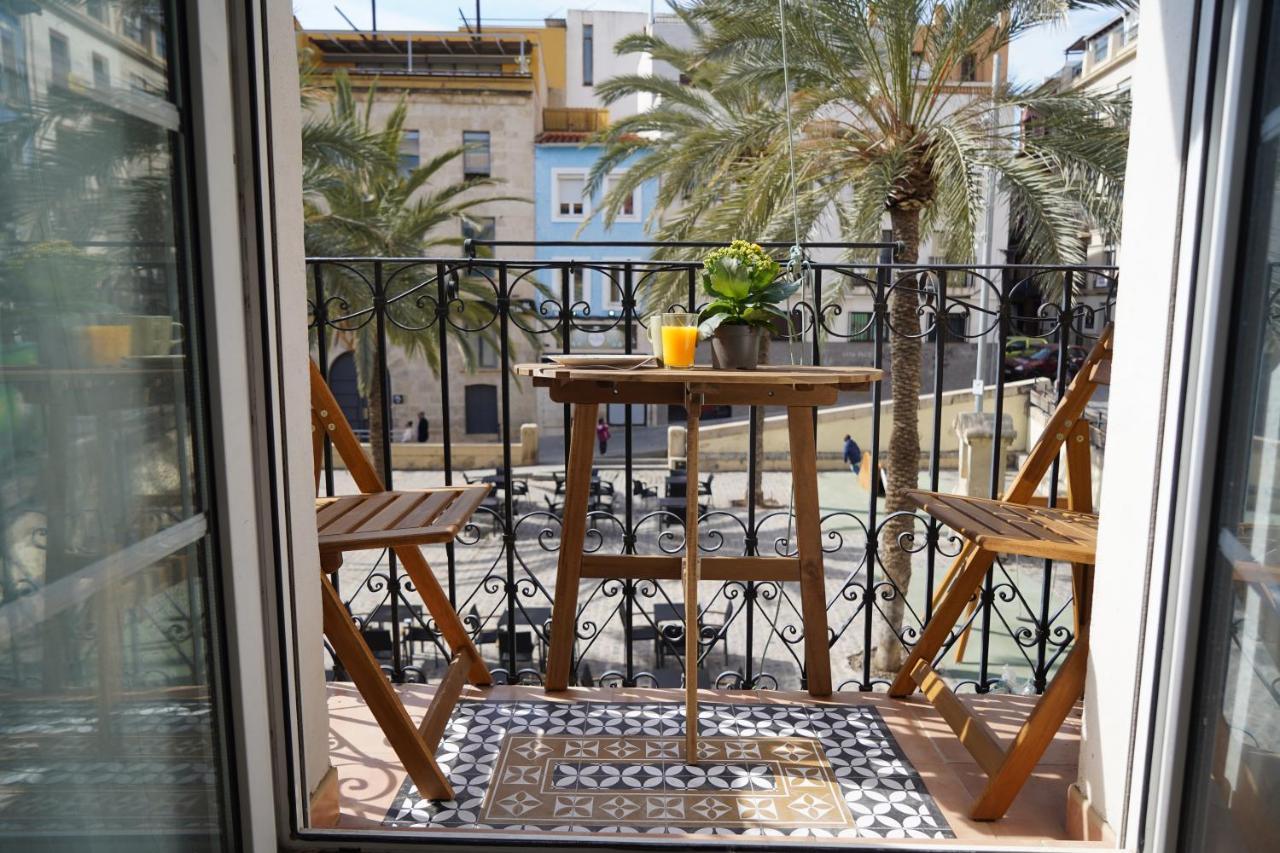 Edificio Amarillo En El Barrio Apartment Аликанте Екстериор снимка