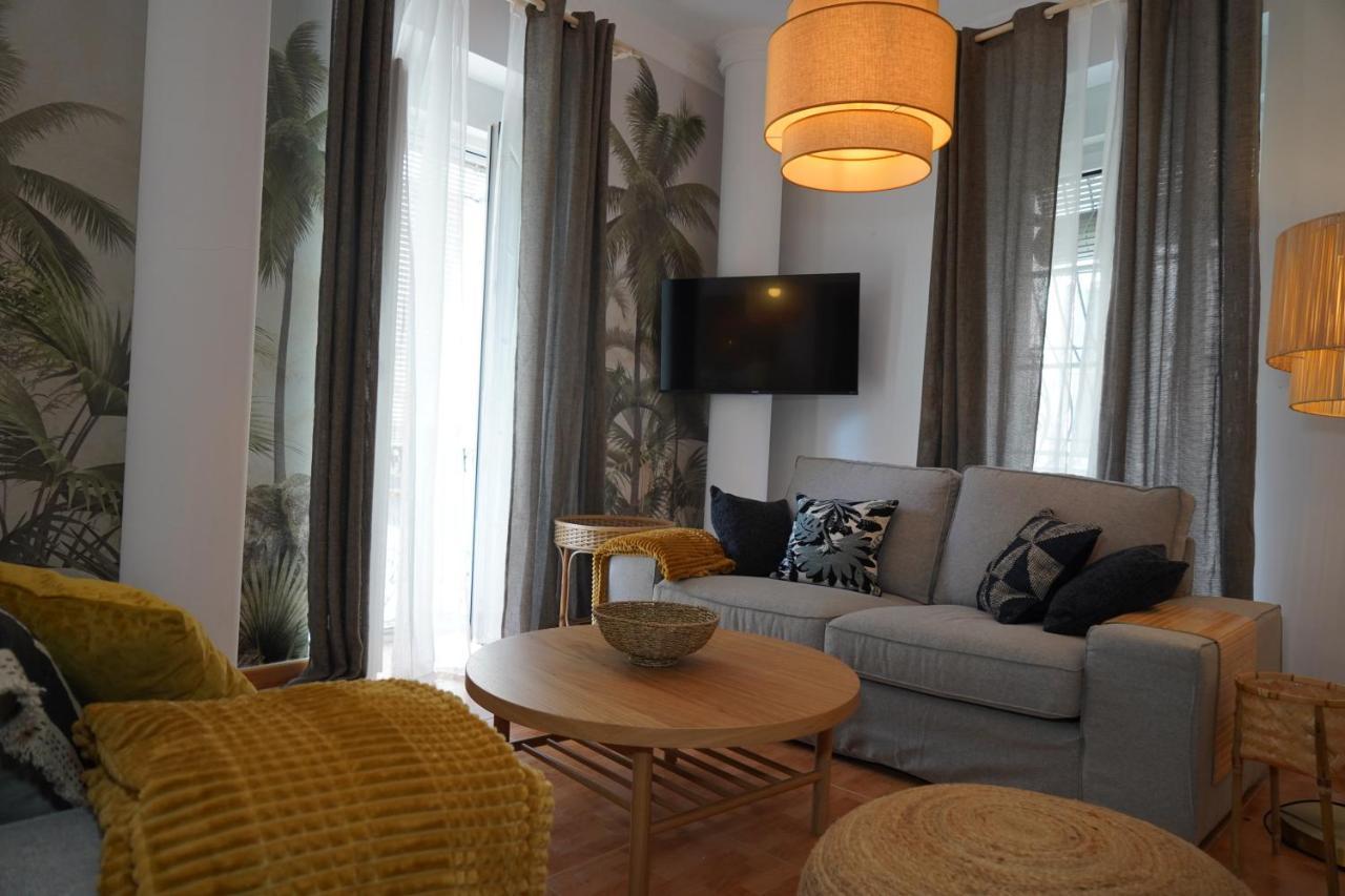 Edificio Amarillo En El Barrio Apartment Аликанте Екстериор снимка