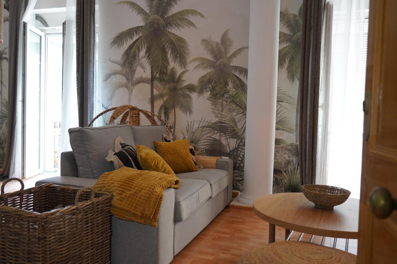 Edificio Amarillo En El Barrio Apartment Аликанте Екстериор снимка
