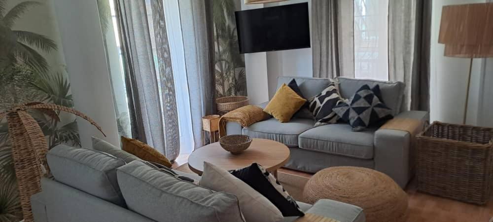 Edificio Amarillo En El Barrio Apartment Аликанте Екстериор снимка