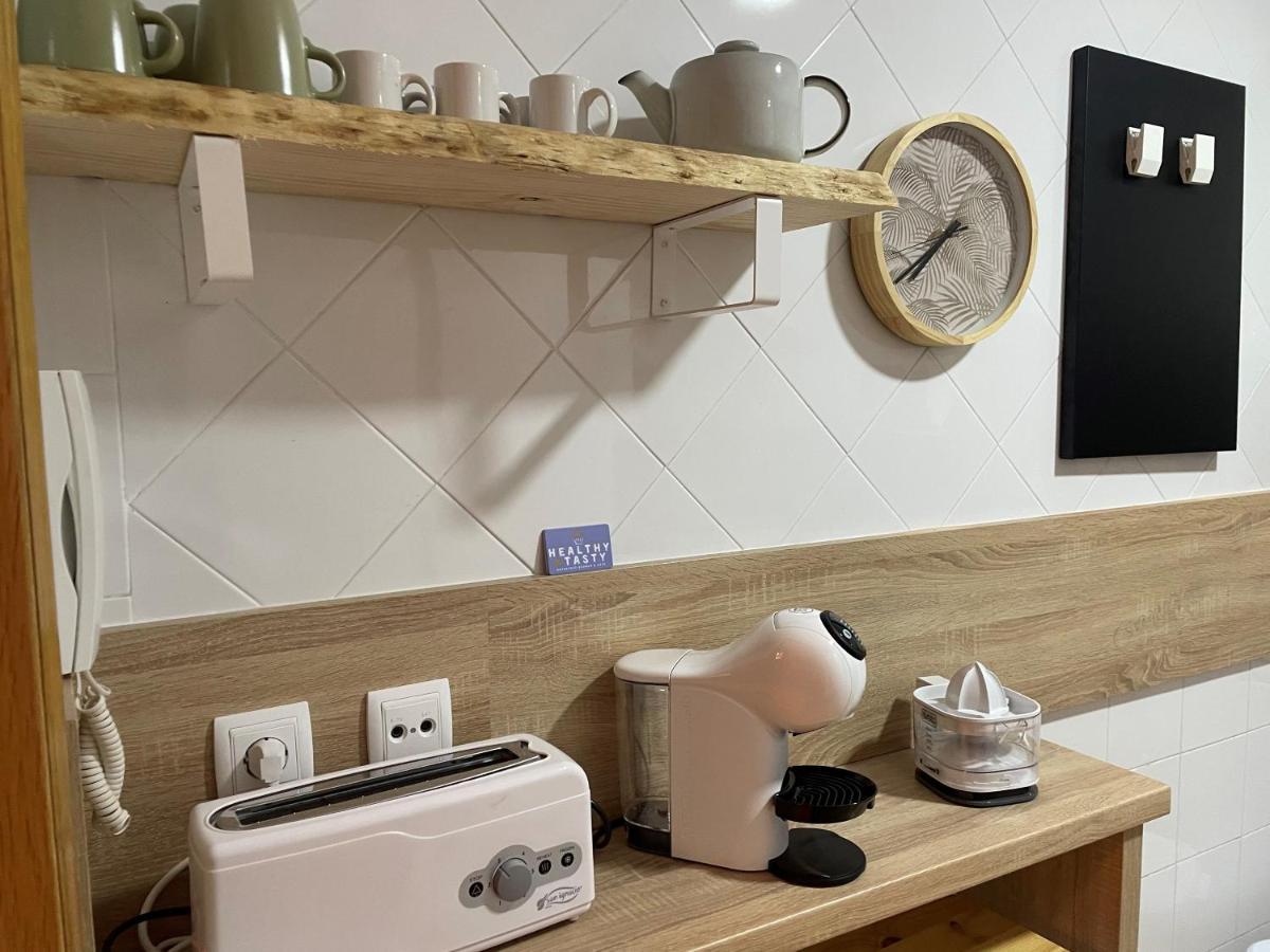 Edificio Amarillo En El Barrio Apartment Аликанте Екстериор снимка
