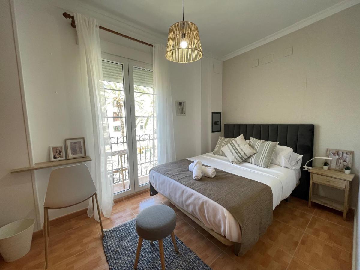 Edificio Amarillo En El Barrio Apartment Аликанте Екстериор снимка
