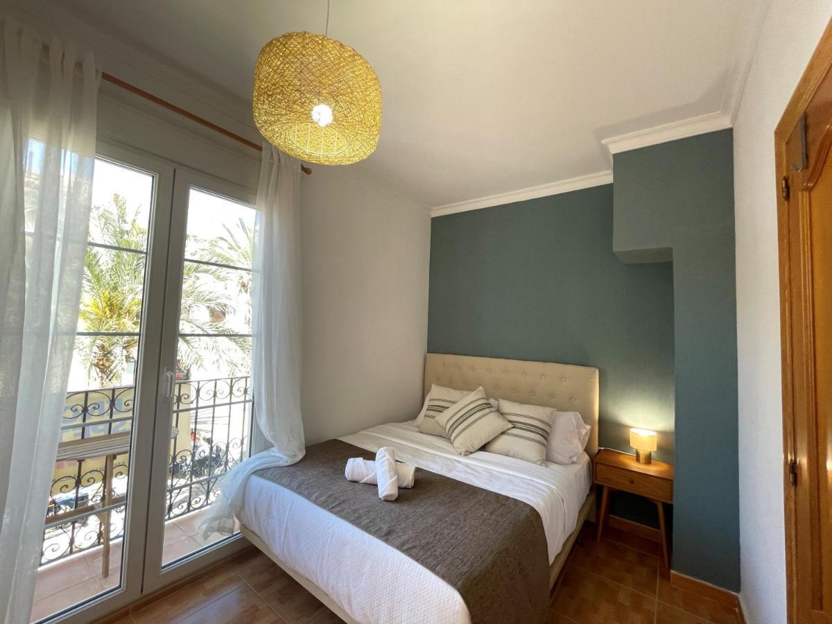 Edificio Amarillo En El Barrio Apartment Аликанте Екстериор снимка