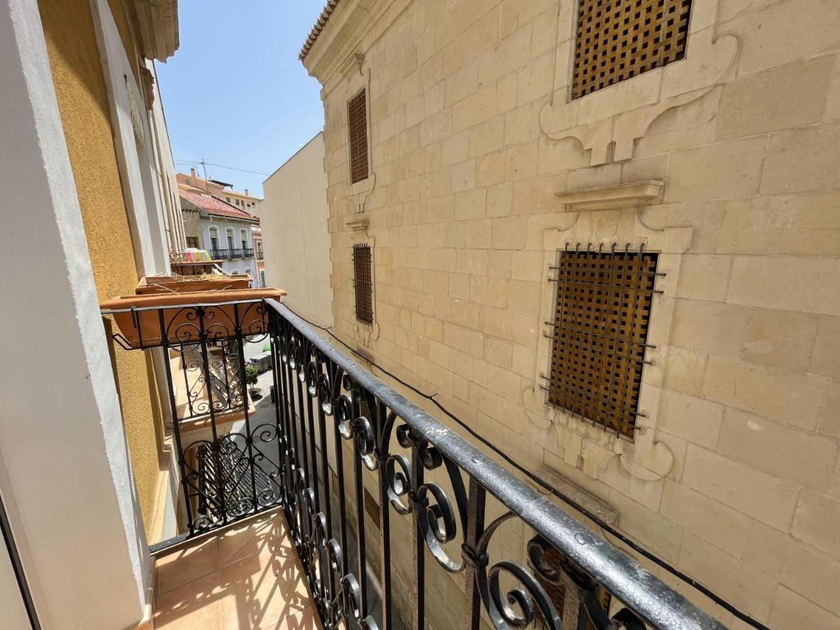 Edificio Amarillo En El Barrio Apartment Аликанте Екстериор снимка