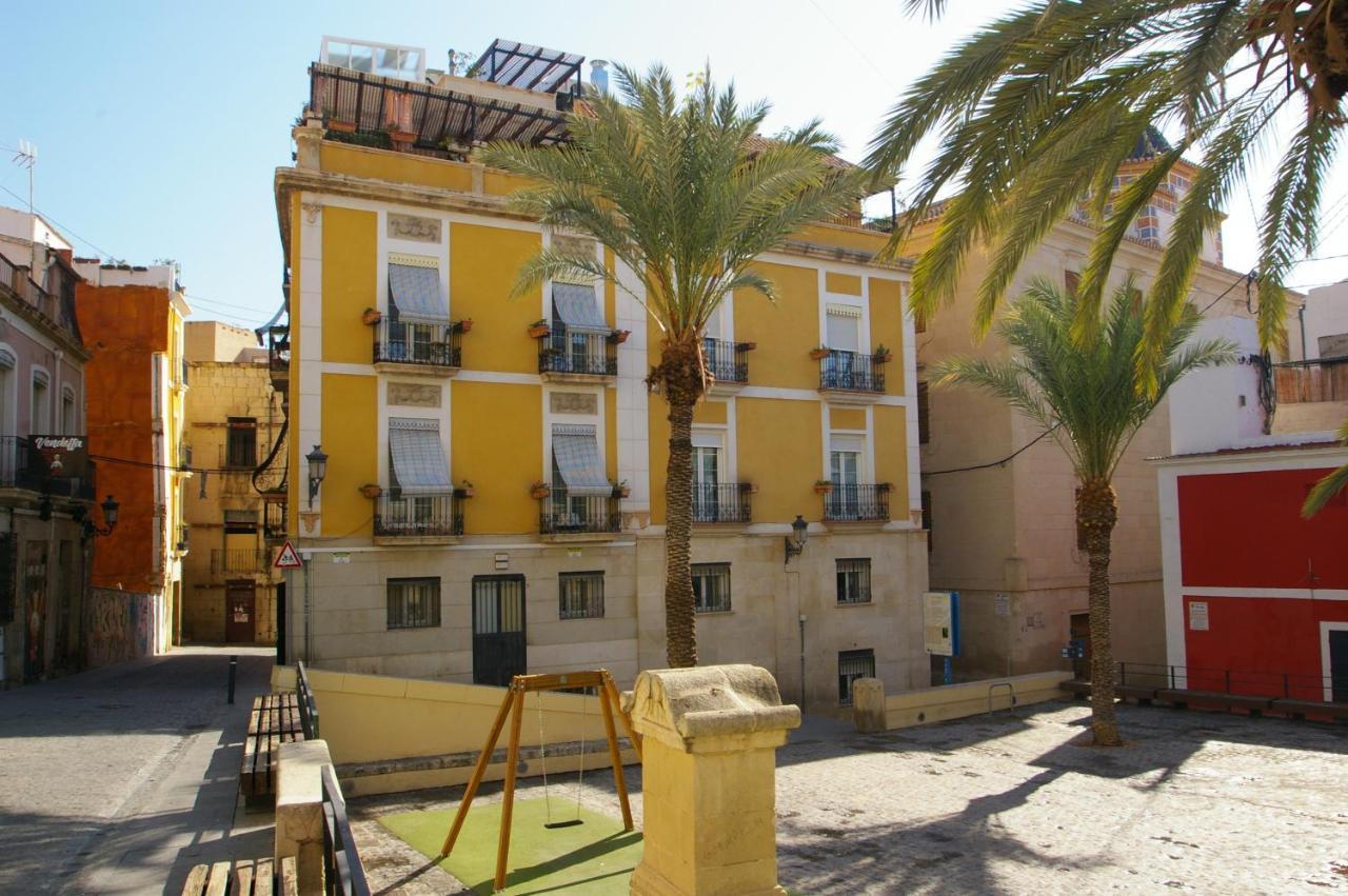 Edificio Amarillo En El Barrio Apartment Аликанте Екстериор снимка