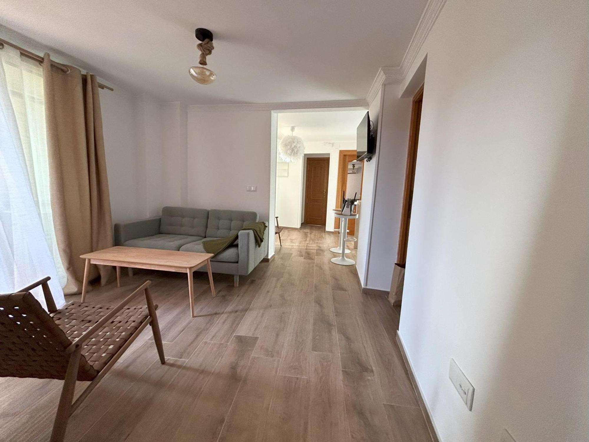 Edificio Amarillo En El Barrio Apartment Аликанте Екстериор снимка