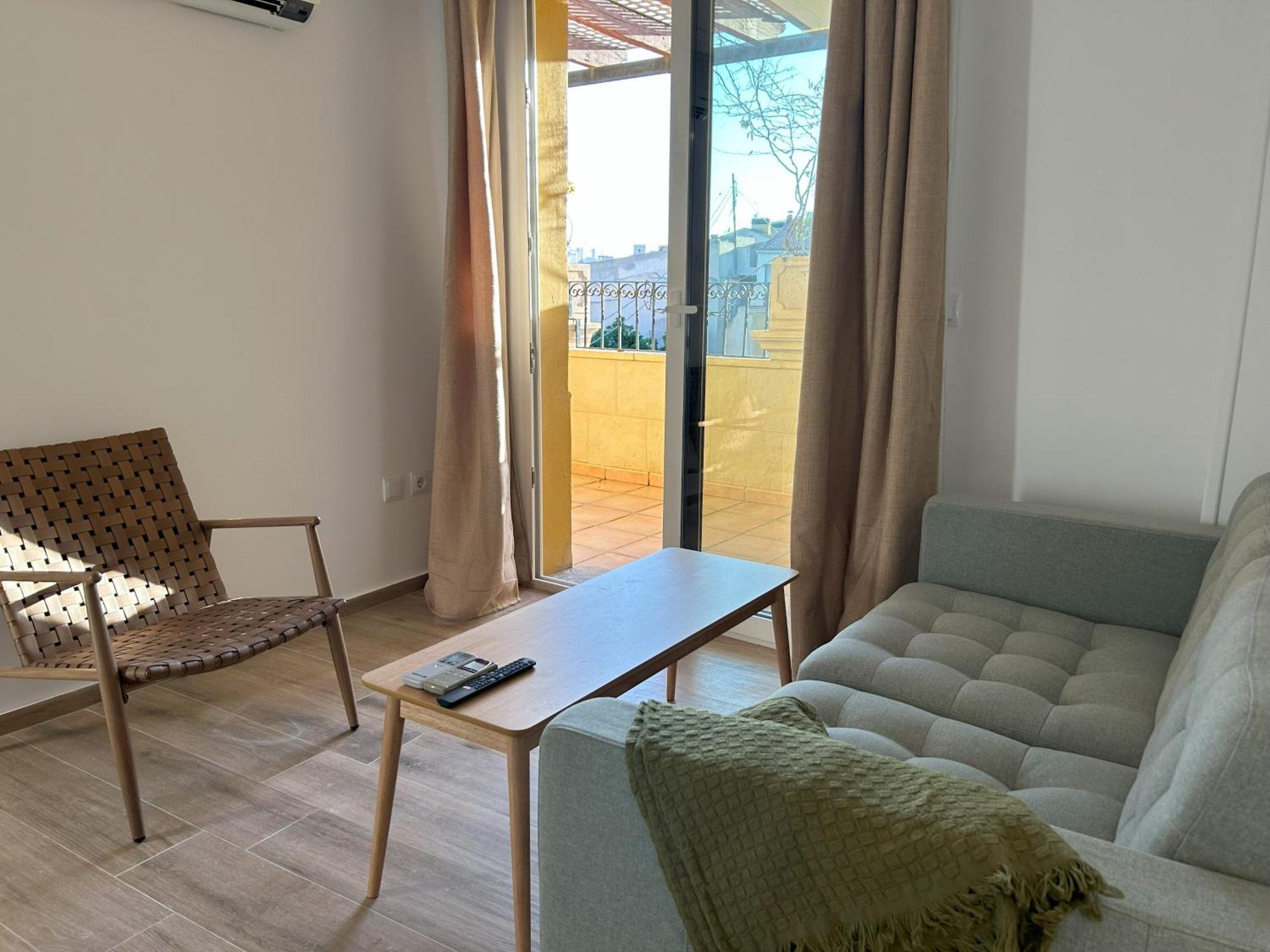 Edificio Amarillo En El Barrio Apartment Аликанте Екстериор снимка