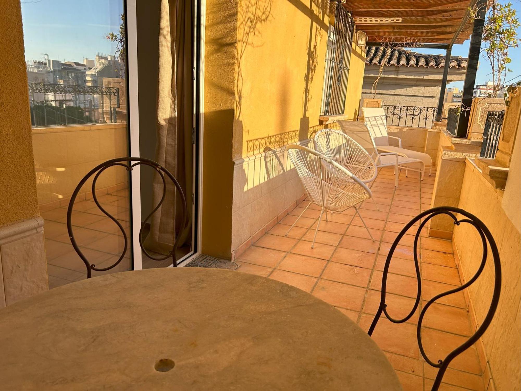 Edificio Amarillo En El Barrio Apartment Аликанте Екстериор снимка
