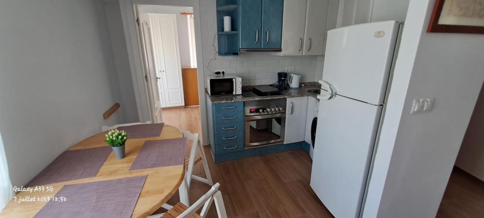 Edificio Amarillo En El Barrio Apartment Аликанте Екстериор снимка