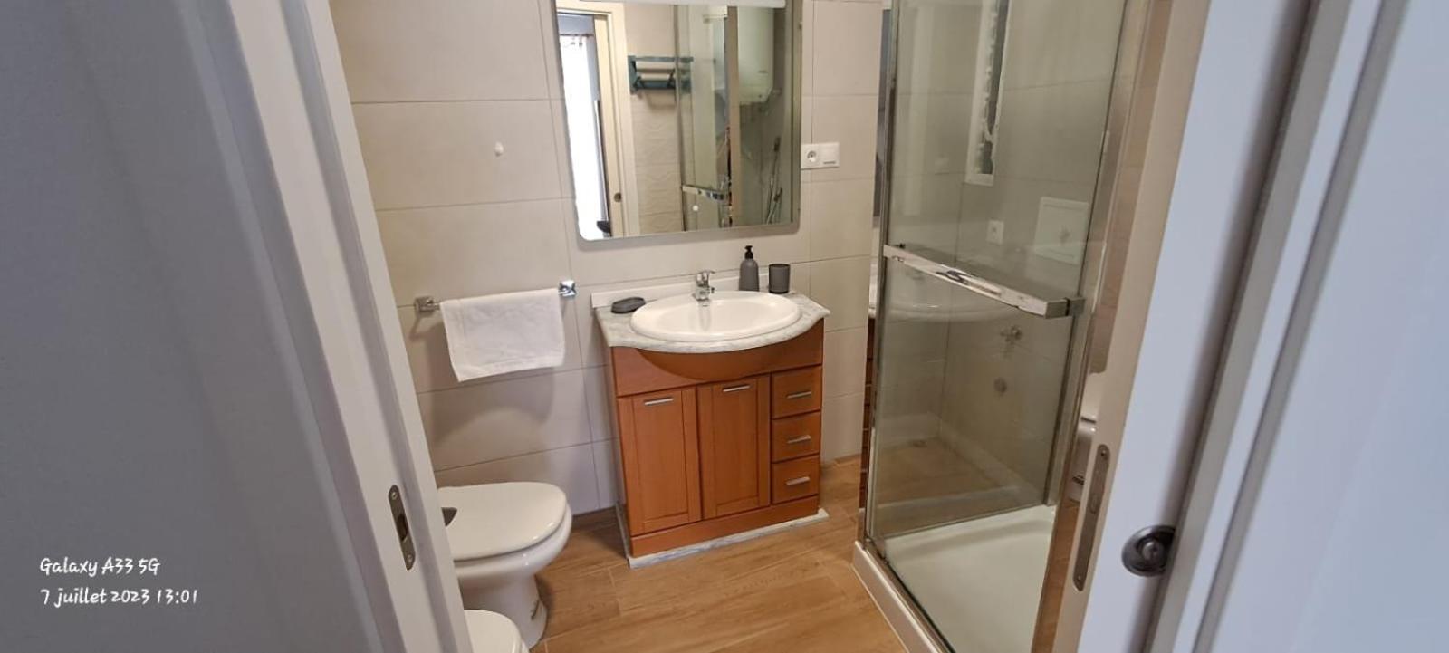 Edificio Amarillo En El Barrio Apartment Аликанте Екстериор снимка