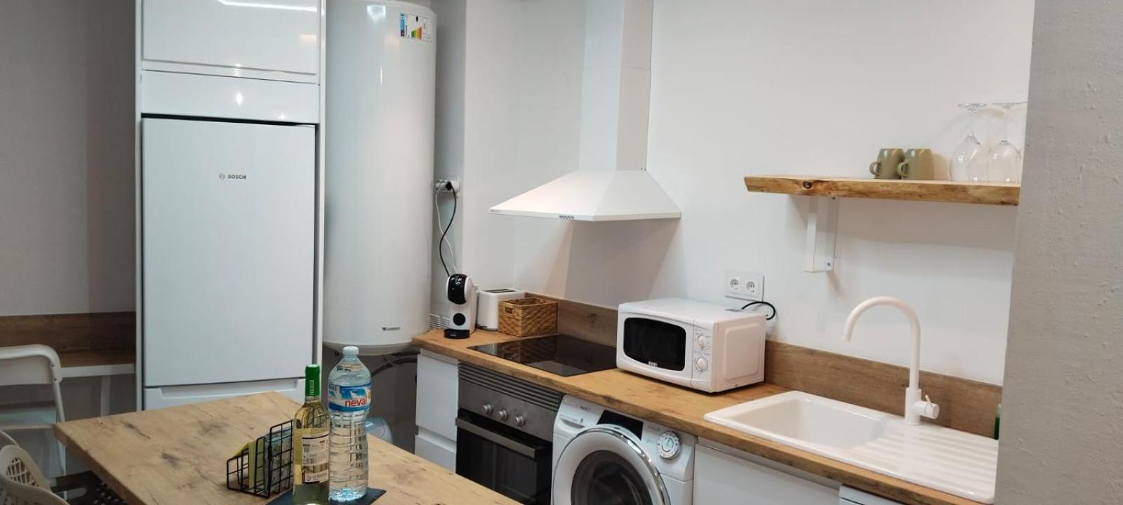 Edificio Amarillo En El Barrio Apartment Аликанте Екстериор снимка