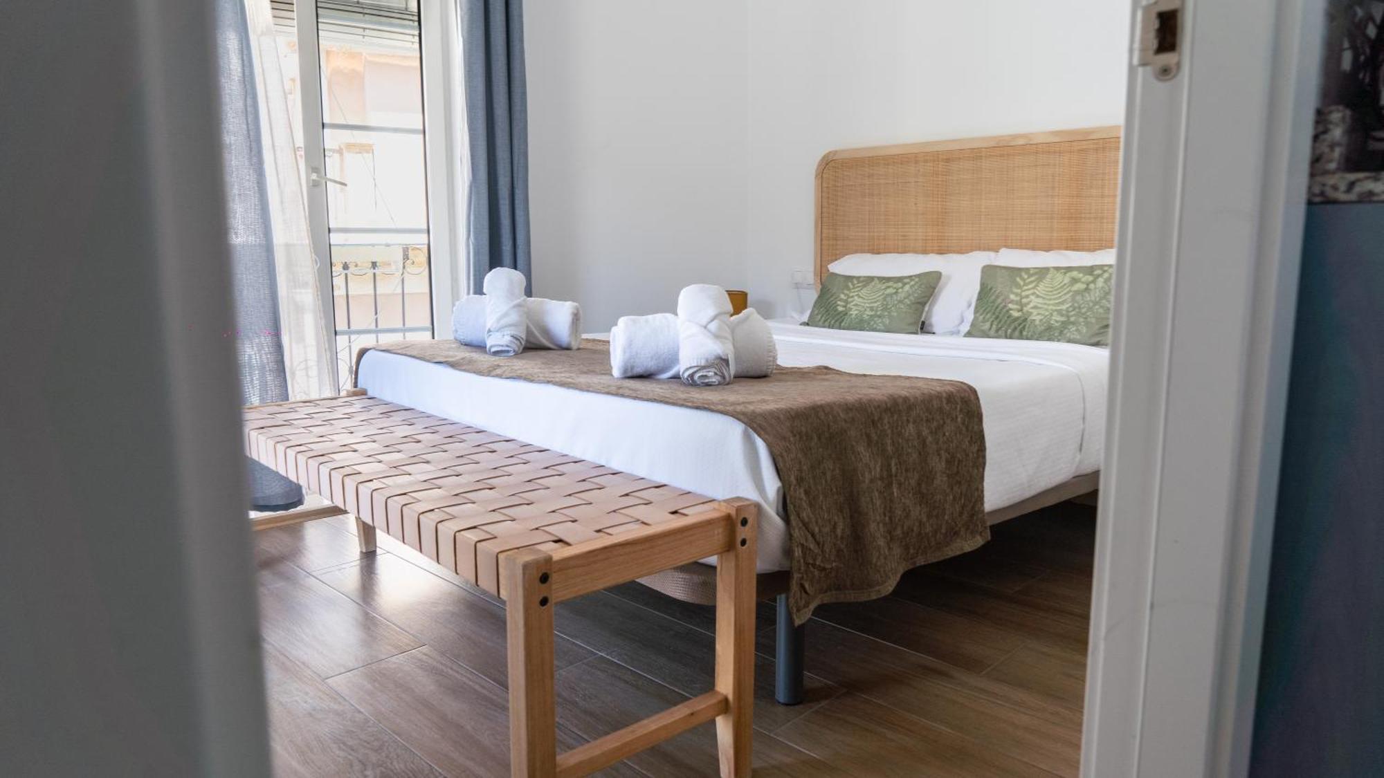 Edificio Amarillo En El Barrio Apartment Аликанте Екстериор снимка