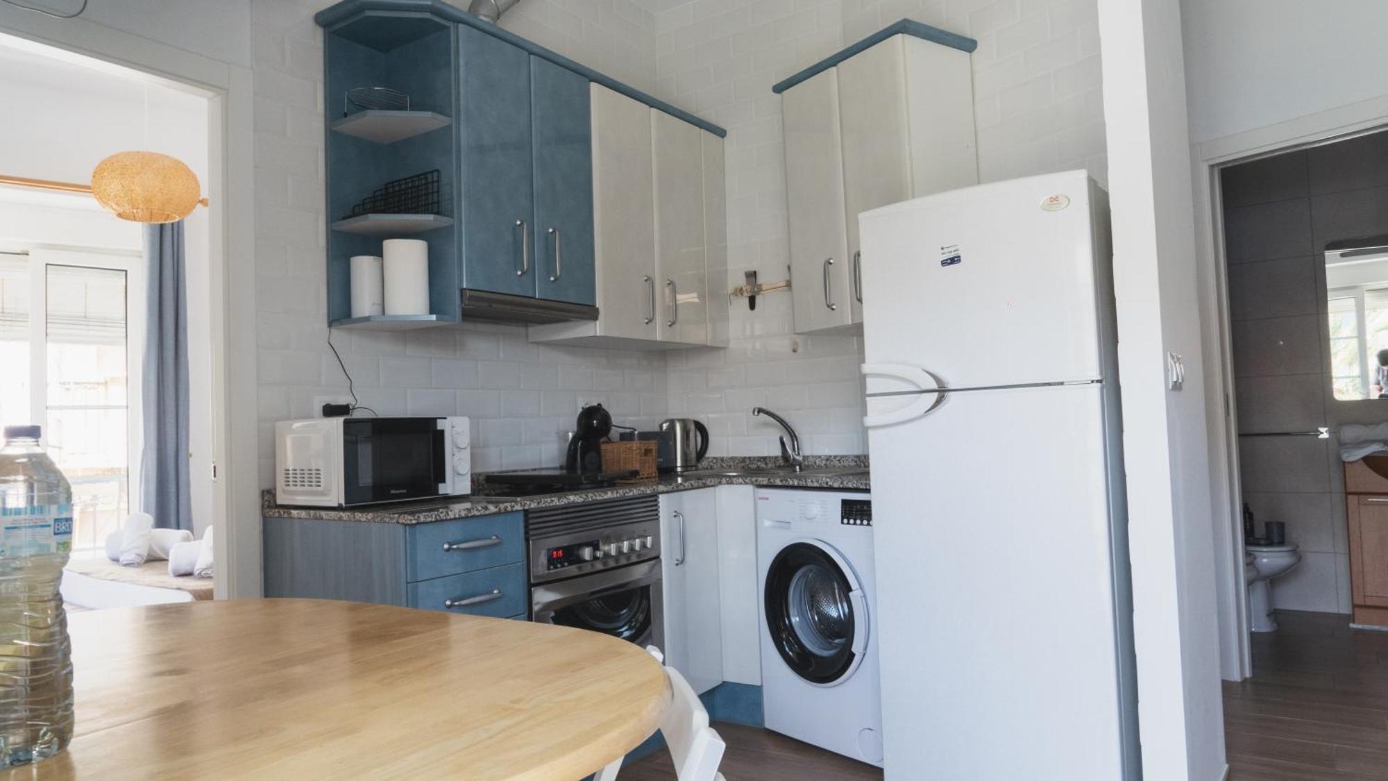 Edificio Amarillo En El Barrio Apartment Аликанте Екстериор снимка