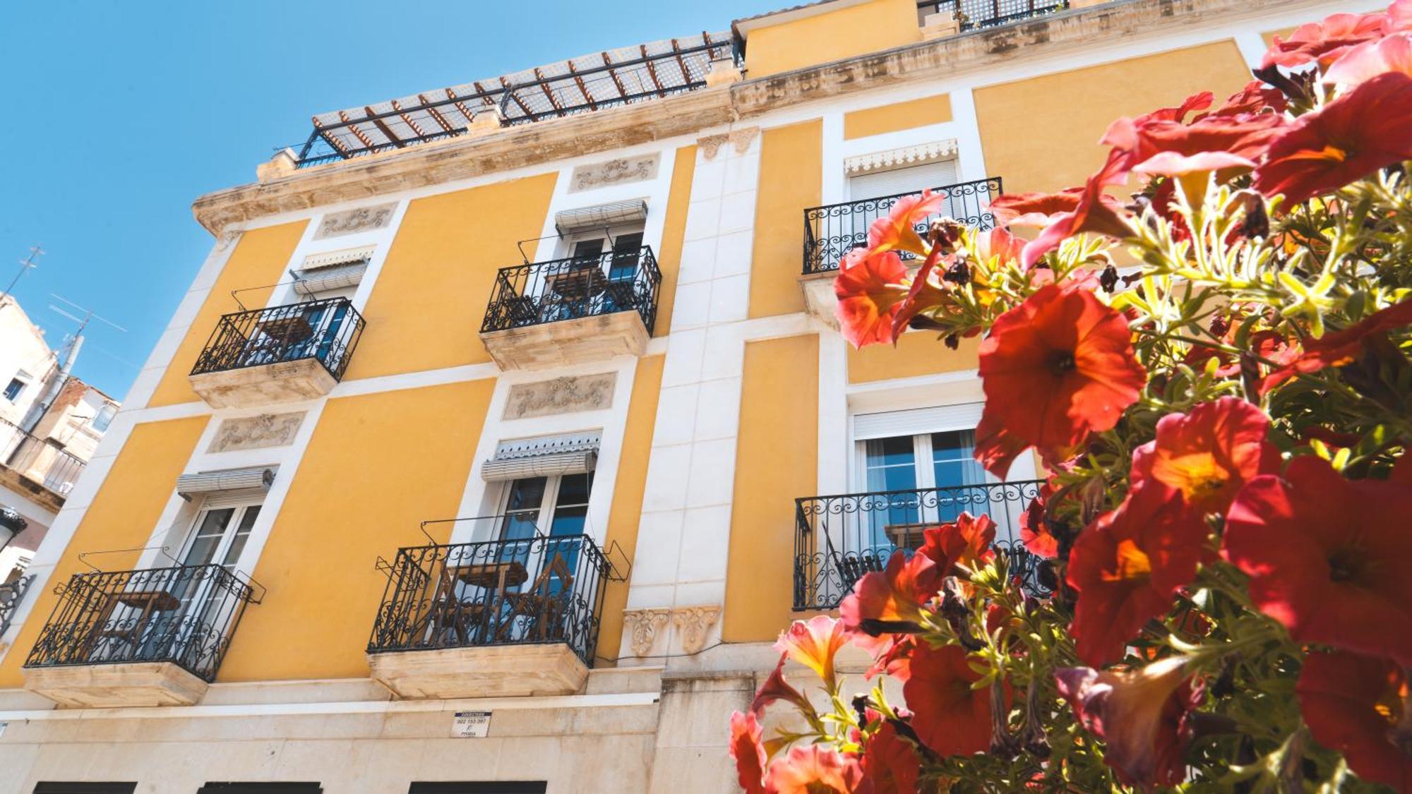 Edificio Amarillo En El Barrio Apartment Аликанте Екстериор снимка