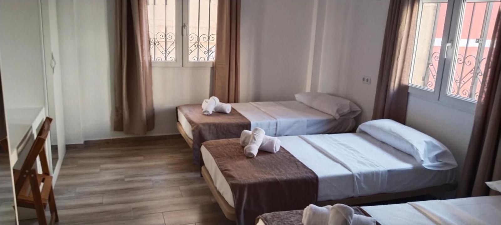 Edificio Amarillo En El Barrio Apartment Аликанте Екстериор снимка